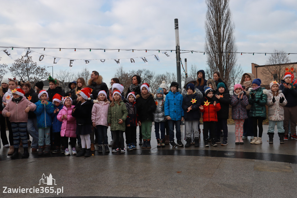 Fotorelacja: Wspólne kolędowanie uczniów i przedszkolaków w Zawierciu