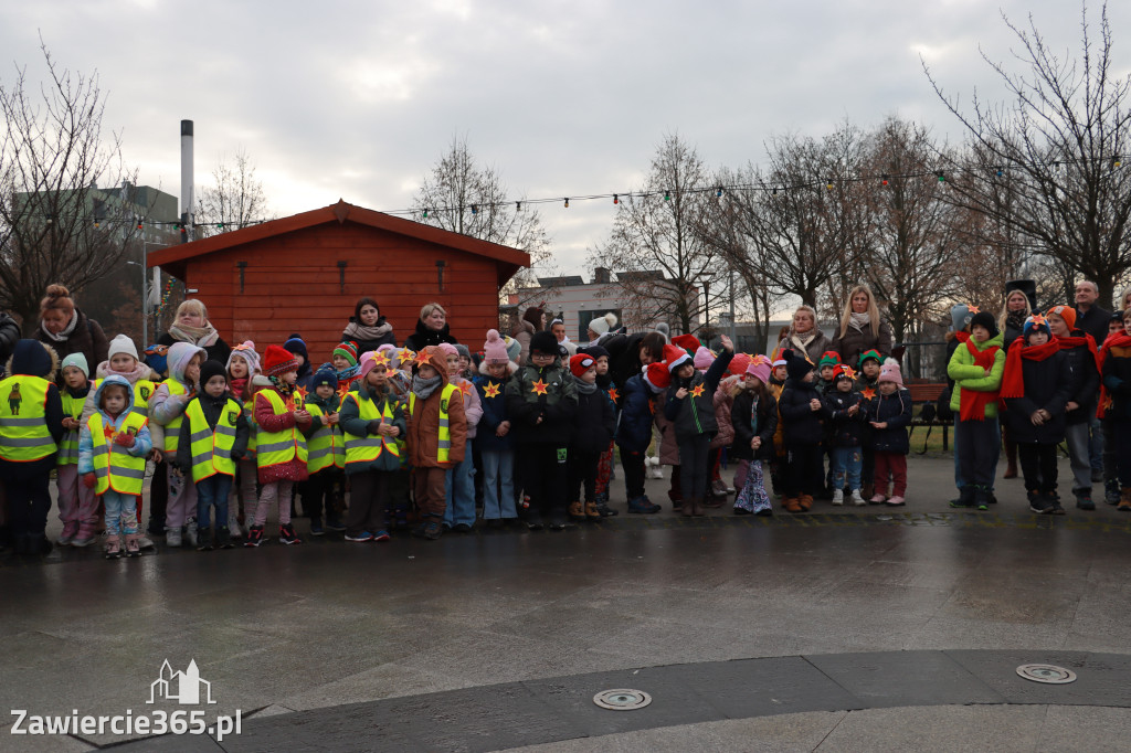 Fotorelacja: Wspólne kolędowanie uczniów i przedszkolaków w Zawierciu