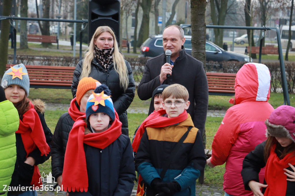 Fotorelacja: Wspólne kolędowanie uczniów i przedszkolaków w Zawierciu