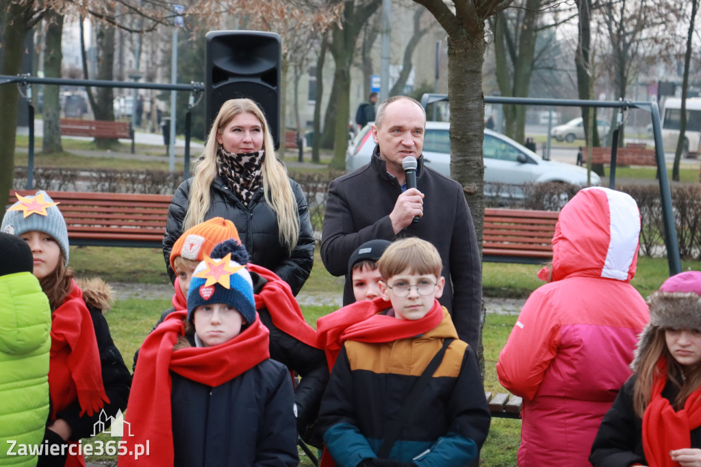 Fotorelacja: Wspólne kolędowanie uczniów i przedszkolaków w Zawierciu