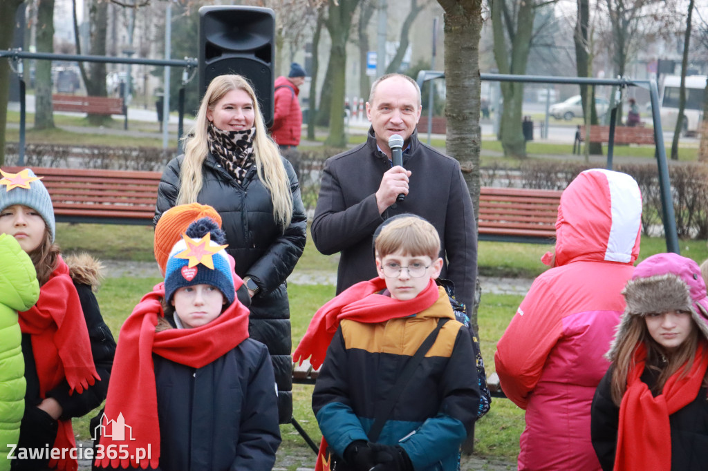 Fotorelacja: Wspólne kolędowanie uczniów i przedszkolaków w Zawierciu