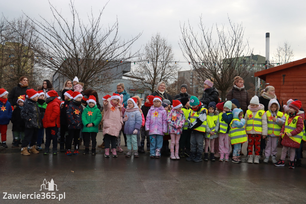 Fotorelacja: Wspólne kolędowanie uczniów i przedszkolaków w Zawierciu