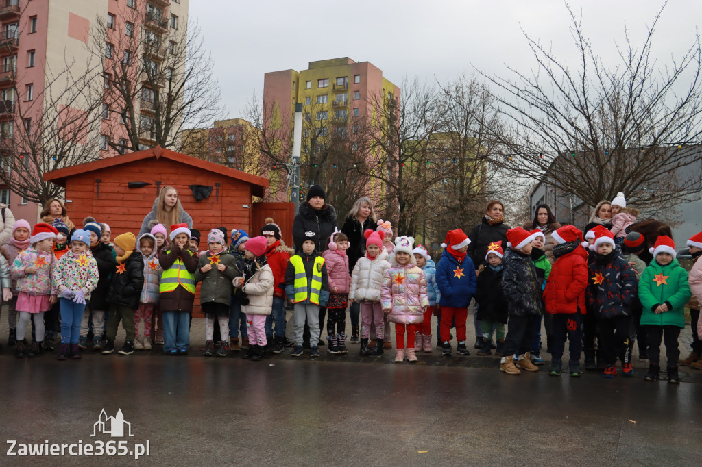 Fotorelacja: Wspólne kolędowanie uczniów i przedszkolaków w Zawierciu