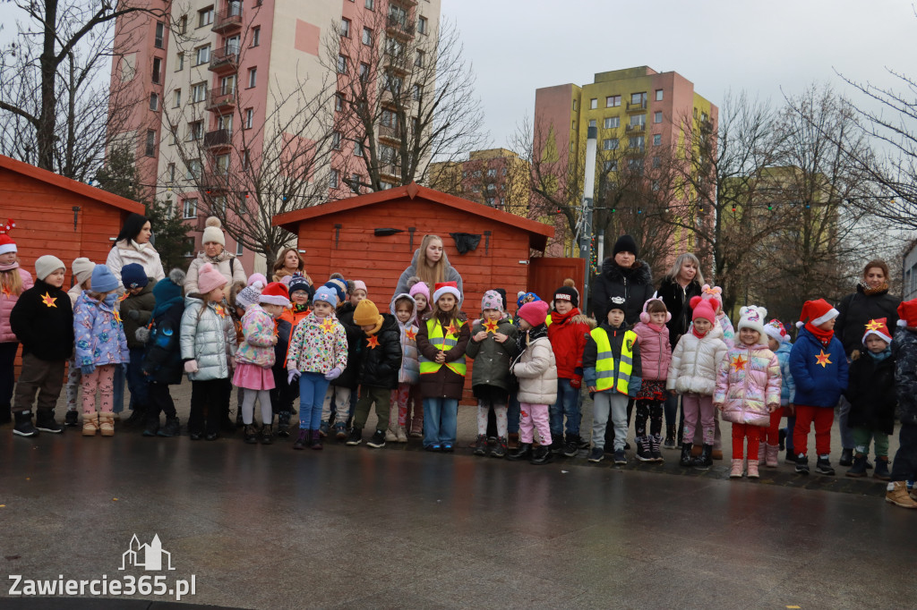 Fotorelacja: Wspólne kolędowanie uczniów i przedszkolaków w Zawierciu
