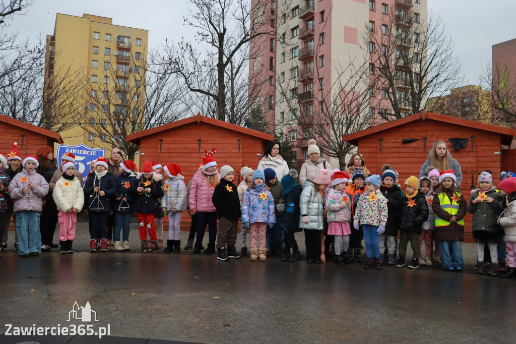 Fotorelacja: Wspólne kolędowanie uczniów i przedszkolaków w Zawierciu