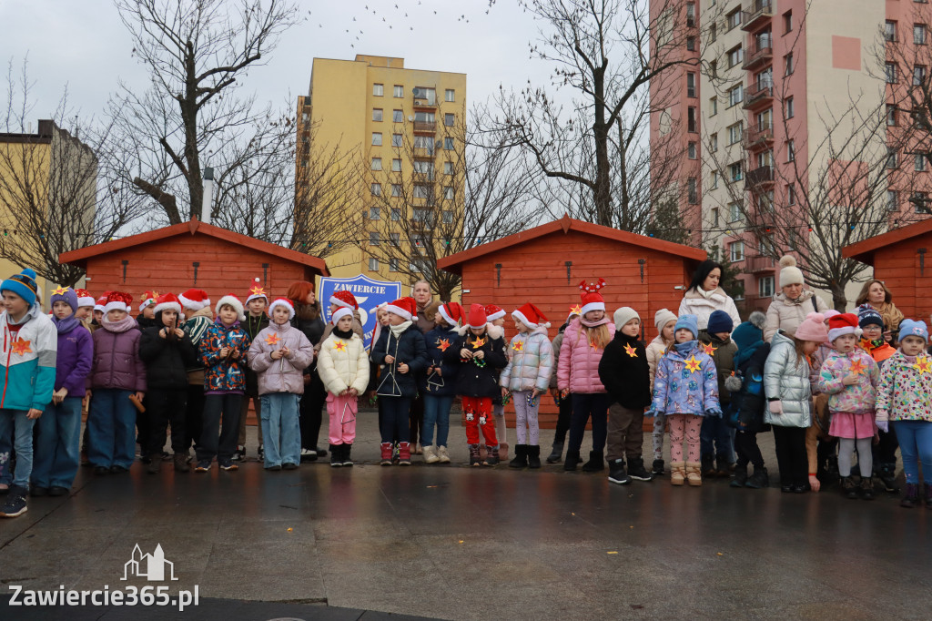 Fotorelacja: Wspólne kolędowanie uczniów i przedszkolaków w Zawierciu
