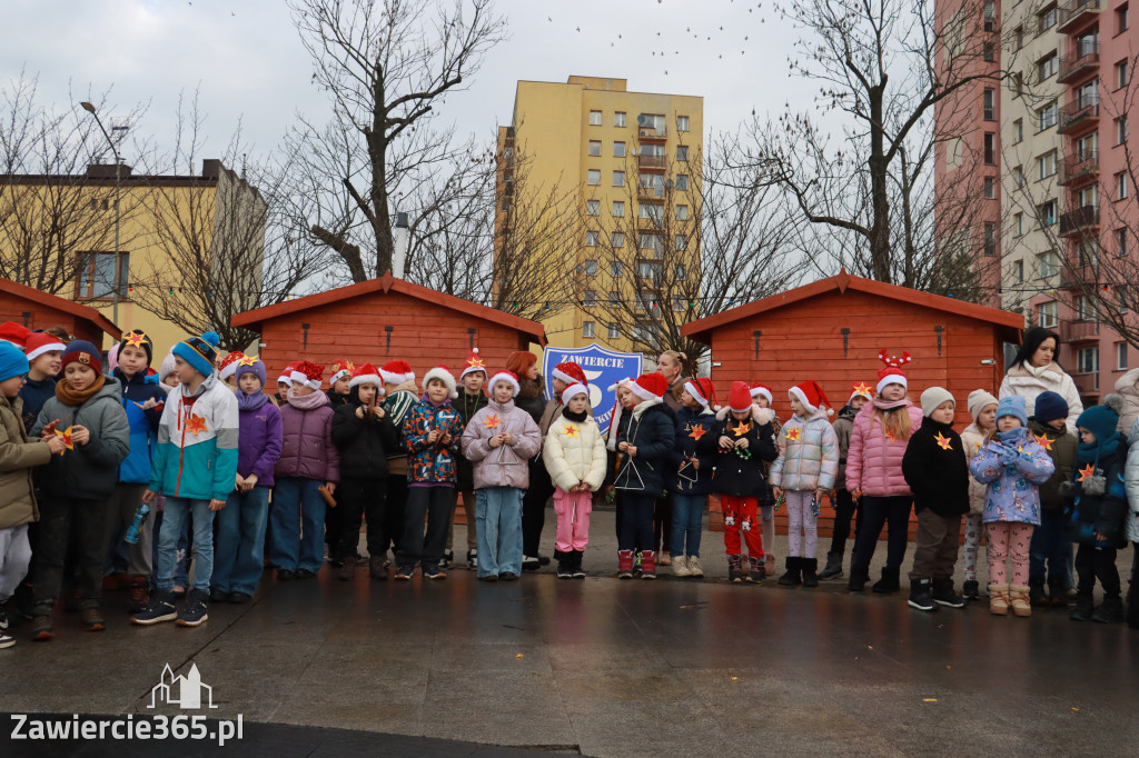 Fotorelacja: Wspólne kolędowanie uczniów i przedszkolaków w Zawierciu