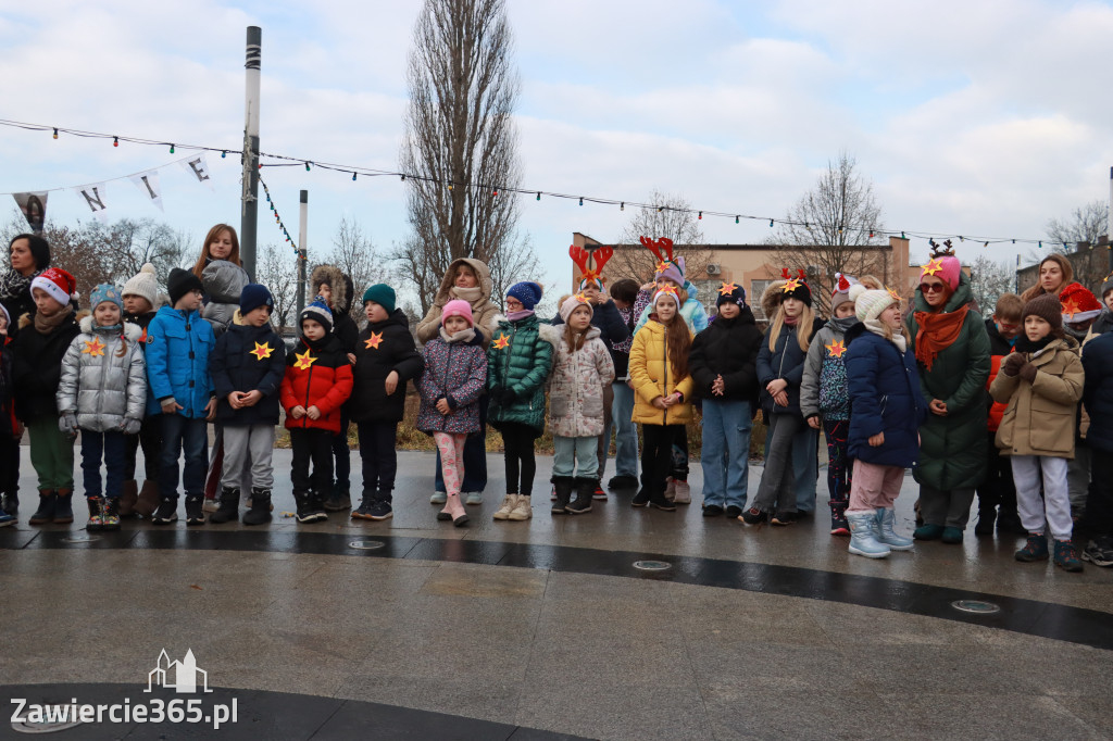 Fotorelacja: Wspólne kolędowanie uczniów i przedszkolaków w Zawierciu