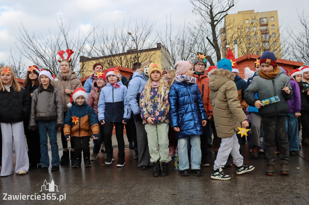 Fotorelacja: Wspólne kolędowanie uczniów i przedszkolaków w Zawierciu