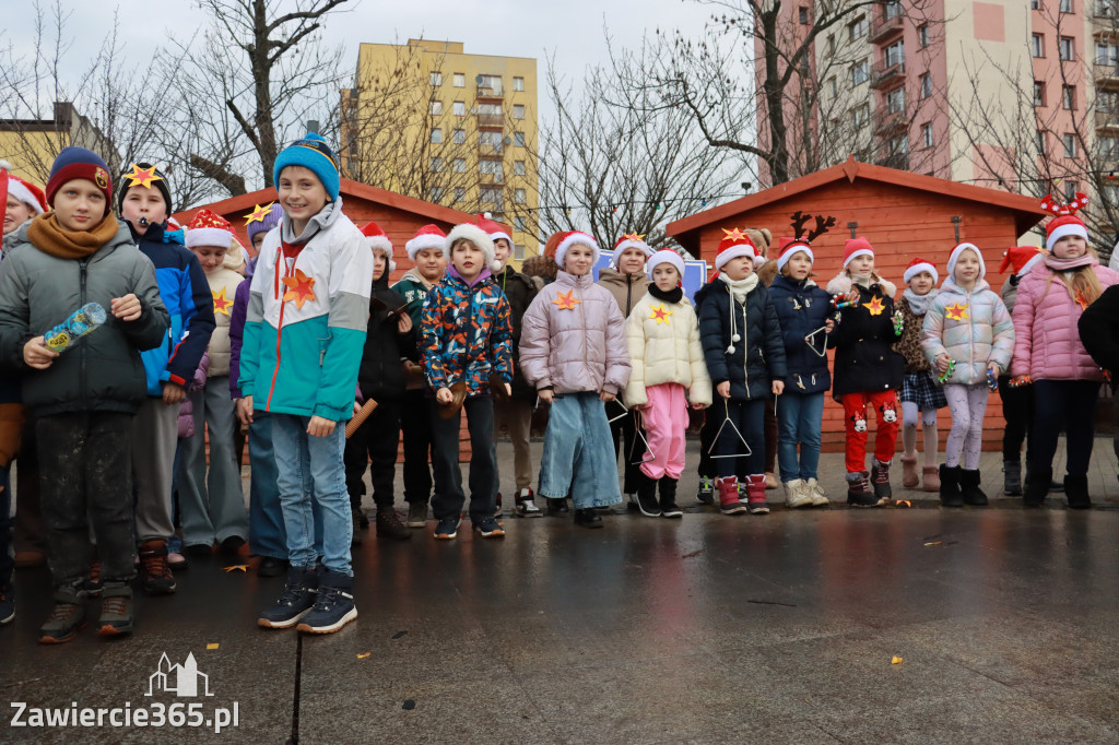 Fotorelacja: Wspólne kolędowanie uczniów i przedszkolaków w Zawierciu
