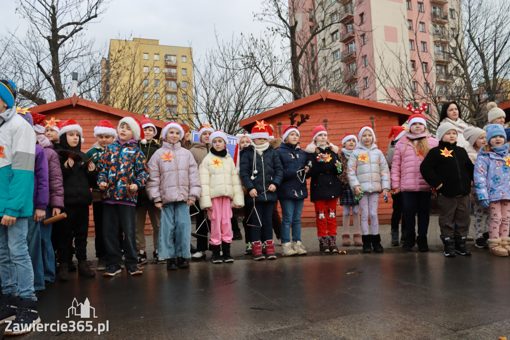 Fotorelacja: Wspólne kolędowanie uczniów i przedszkolaków w Zawierciu