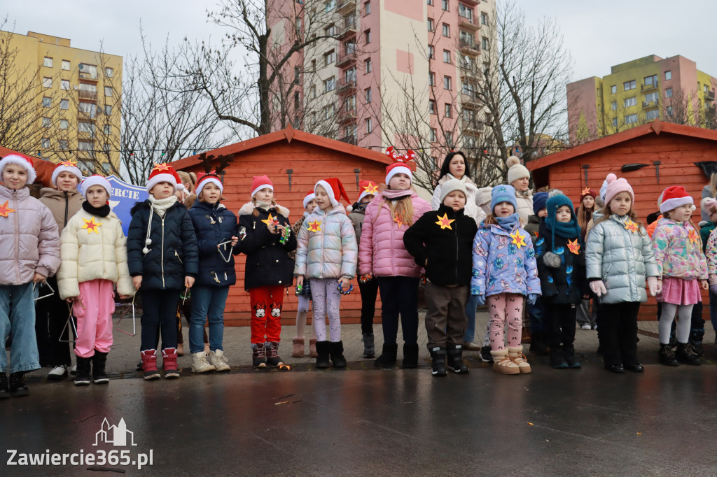 Fotorelacja: Wspólne kolędowanie uczniów i przedszkolaków w Zawierciu