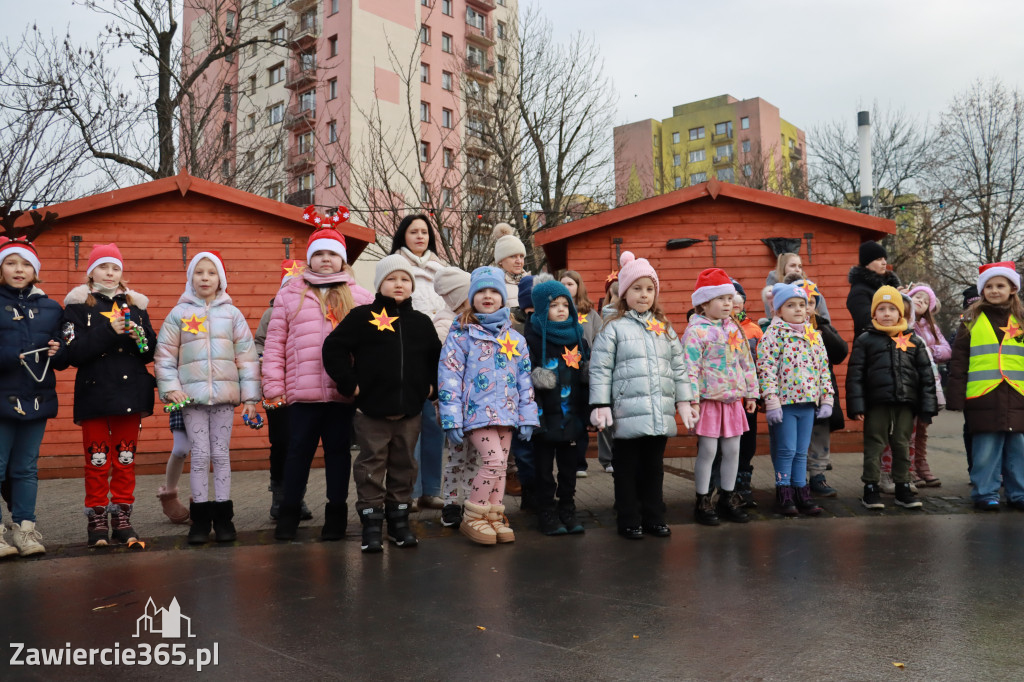 Fotorelacja: Wspólne kolędowanie uczniów i przedszkolaków w Zawierciu