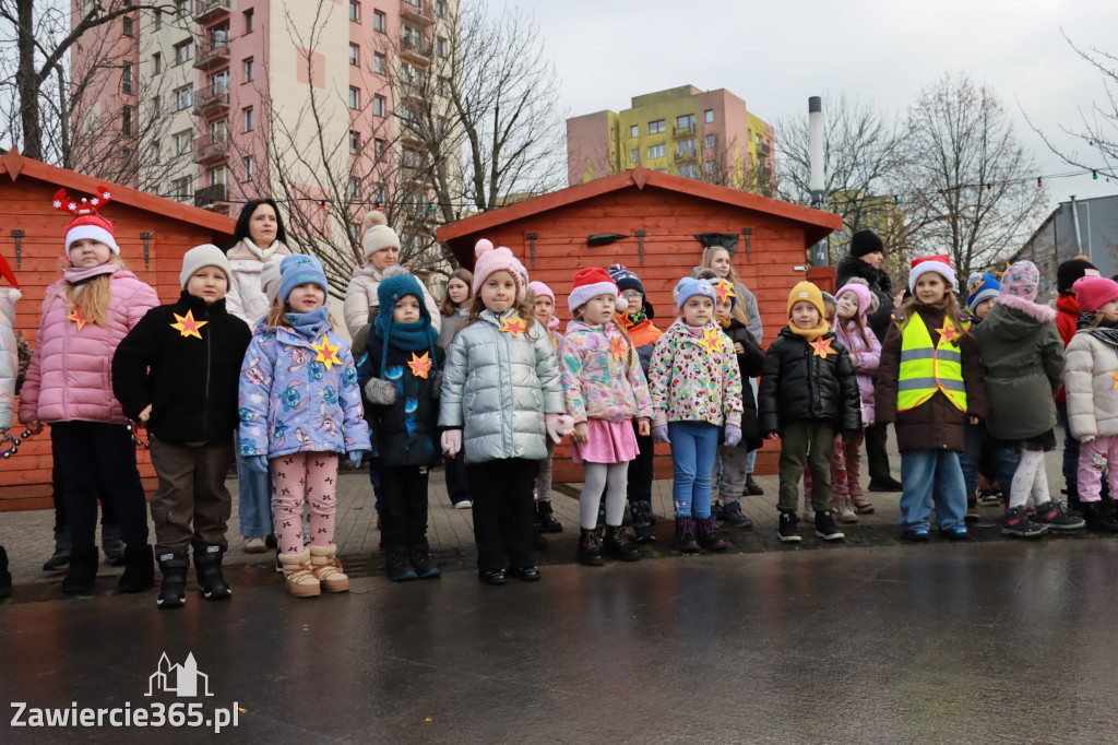 Fotorelacja: Wspólne kolędowanie uczniów i przedszkolaków w Zawierciu