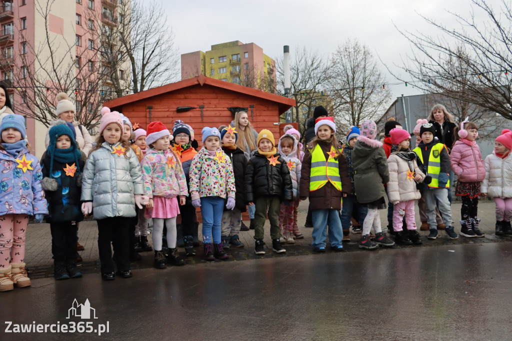Fotorelacja: Wspólne kolędowanie uczniów i przedszkolaków w Zawierciu