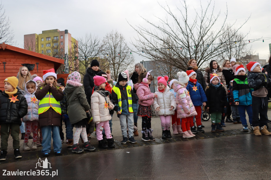 Fotorelacja: Wspólne kolędowanie uczniów i przedszkolaków w Zawierciu