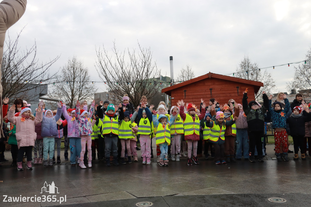 Fotorelacja: Wspólne kolędowanie uczniów i przedszkolaków w Zawierciu