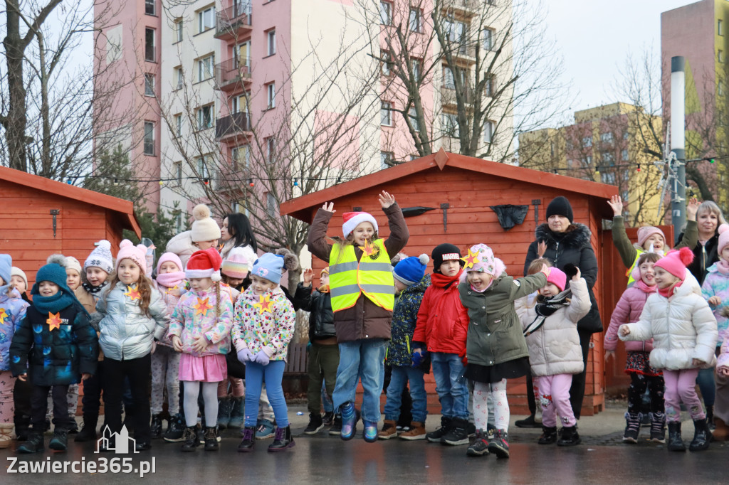 Fotorelacja: Wspólne kolędowanie uczniów i przedszkolaków w Zawierciu