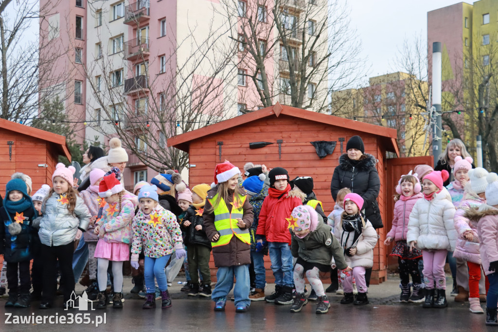 Fotorelacja: Wspólne kolędowanie uczniów i przedszkolaków w Zawierciu