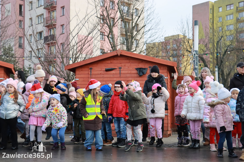 Fotorelacja: Wspólne kolędowanie uczniów i przedszkolaków w Zawierciu