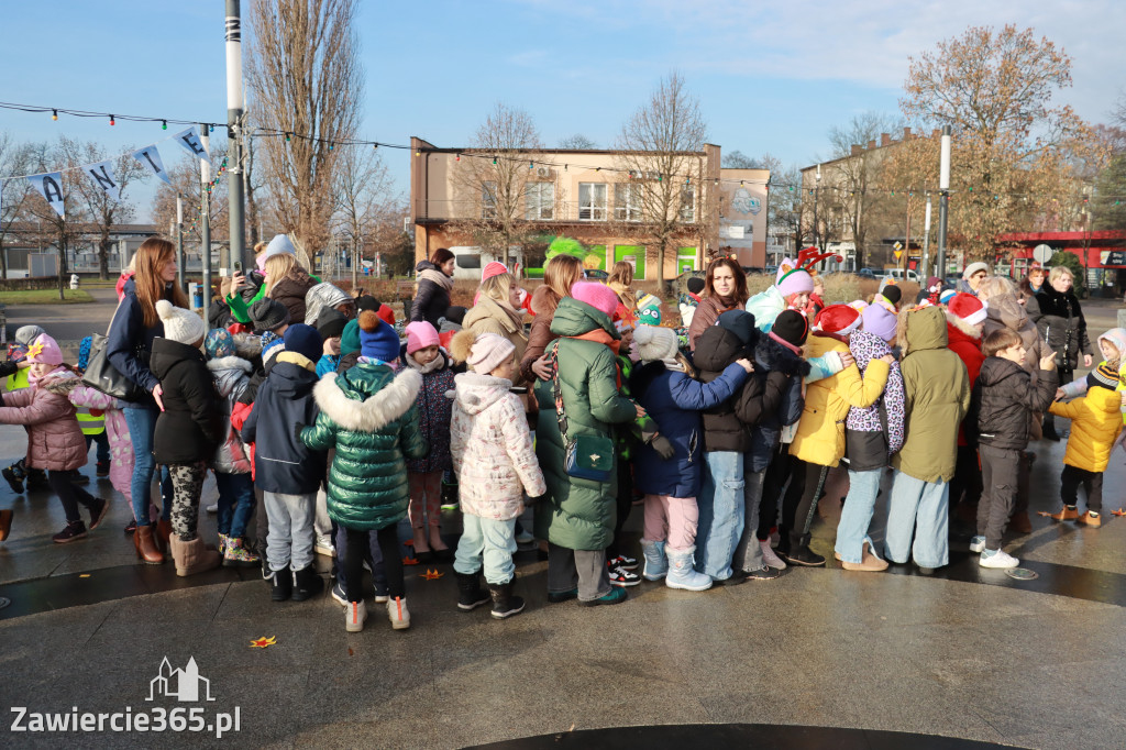 Fotorelacja: Wspólne kolędowanie uczniów i przedszkolaków w Zawierciu