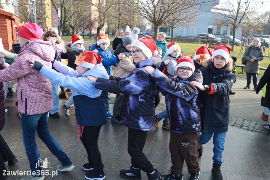 Fotorelacja: Wspólne kolędowanie uczniów i przedszkolaków w Zawierciu