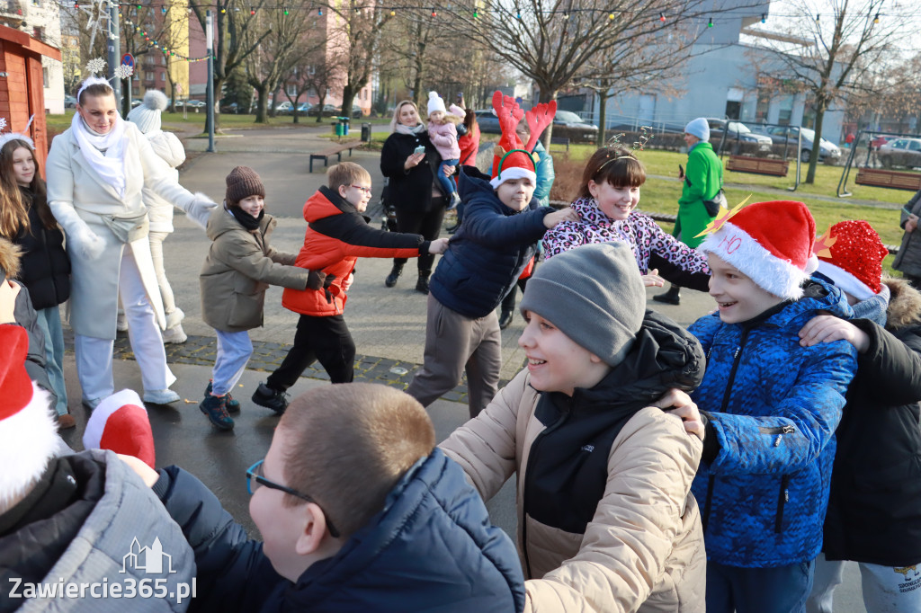 Fotorelacja: Wspólne kolędowanie uczniów i przedszkolaków w Zawierciu
