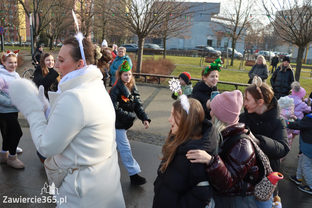 Fotorelacja: Wspólne kolędowanie uczniów i przedszkolaków w Zawierciu