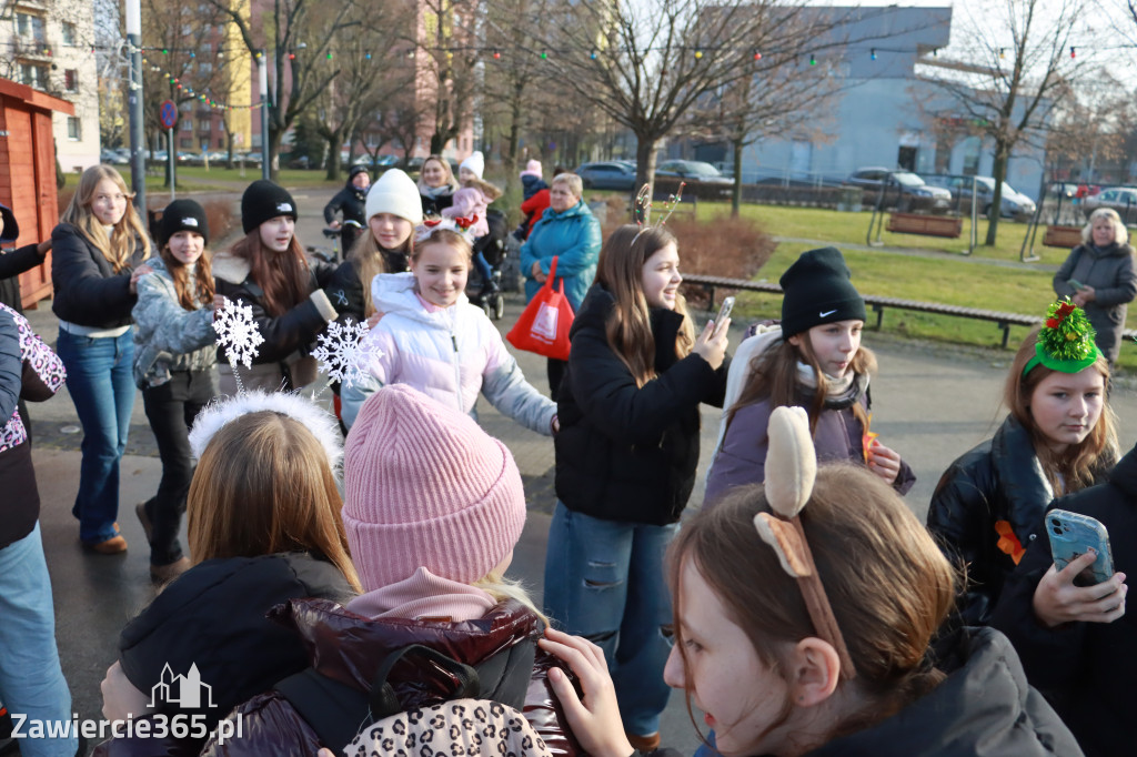 Fotorelacja: Wspólne kolędowanie uczniów i przedszkolaków w Zawierciu