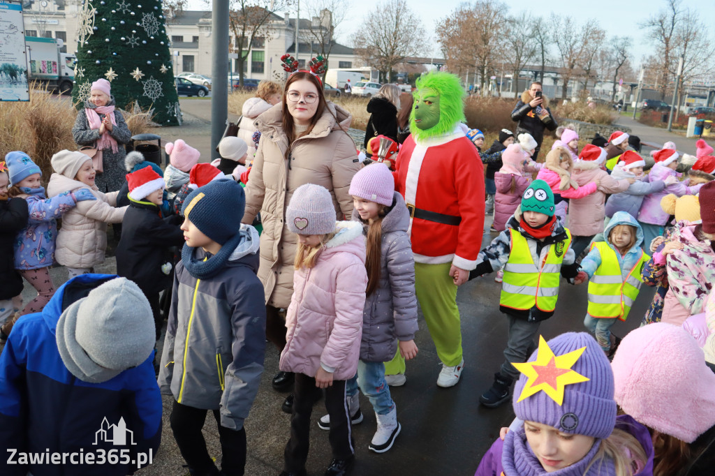 Fotorelacja: Wspólne kolędowanie uczniów i przedszkolaków w Zawierciu