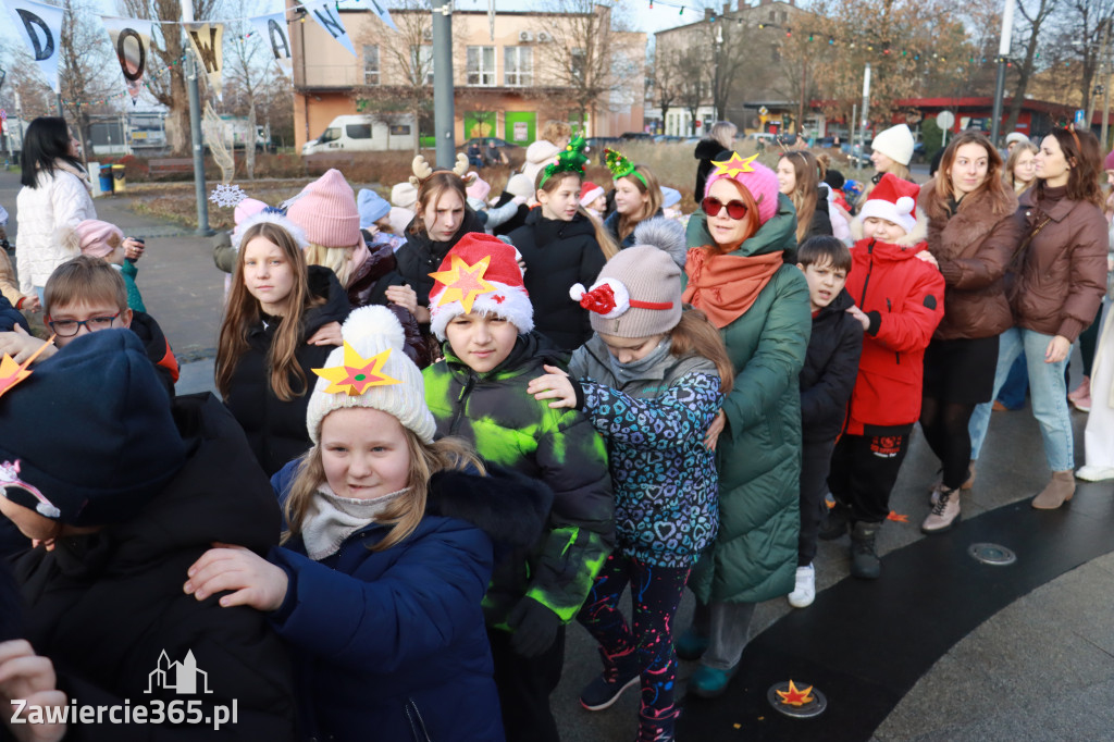 Fotorelacja: Wspólne kolędowanie uczniów i przedszkolaków w Zawierciu