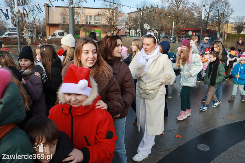 Fotorelacja: Wspólne kolędowanie uczniów i przedszkolaków w Zawierciu