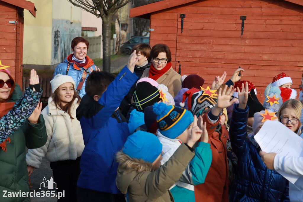 Fotorelacja: Wspólne kolędowanie uczniów i przedszkolaków w Zawierciu