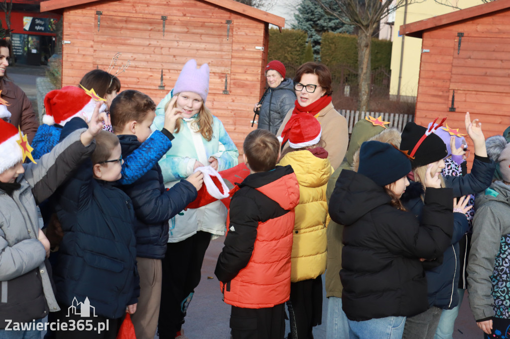 Fotorelacja: Wspólne kolędowanie uczniów i przedszkolaków w Zawierciu