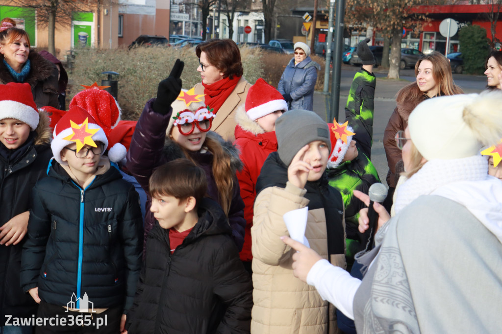 Fotorelacja: Wspólne kolędowanie uczniów i przedszkolaków w Zawierciu