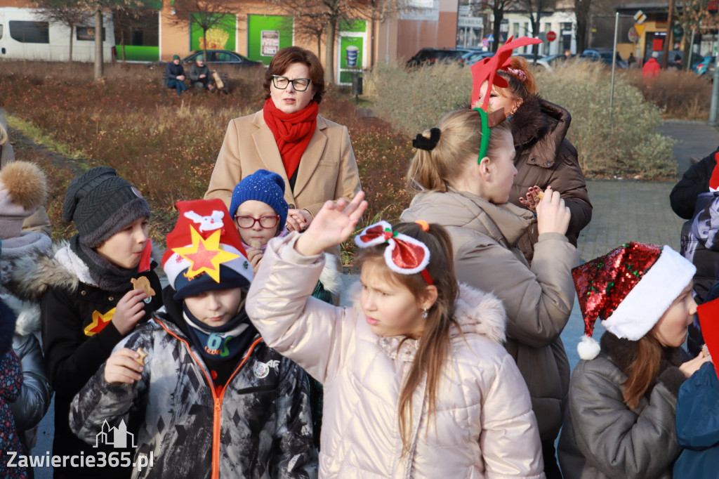 Fotorelacja: Wspólne kolędowanie uczniów i przedszkolaków w Zawierciu