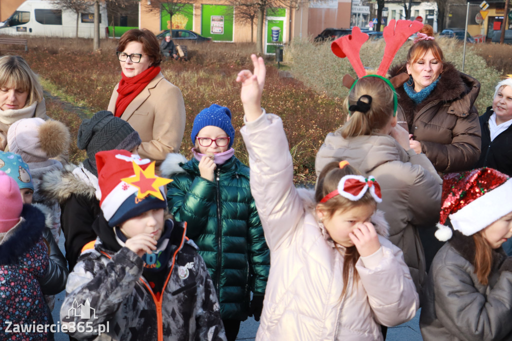 Fotorelacja: Wspólne kolędowanie uczniów i przedszkolaków w Zawierciu