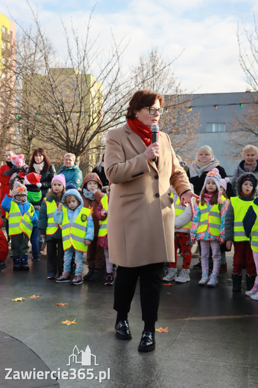 Fotorelacja: Wspólne kolędowanie uczniów i przedszkolaków w Zawierciu