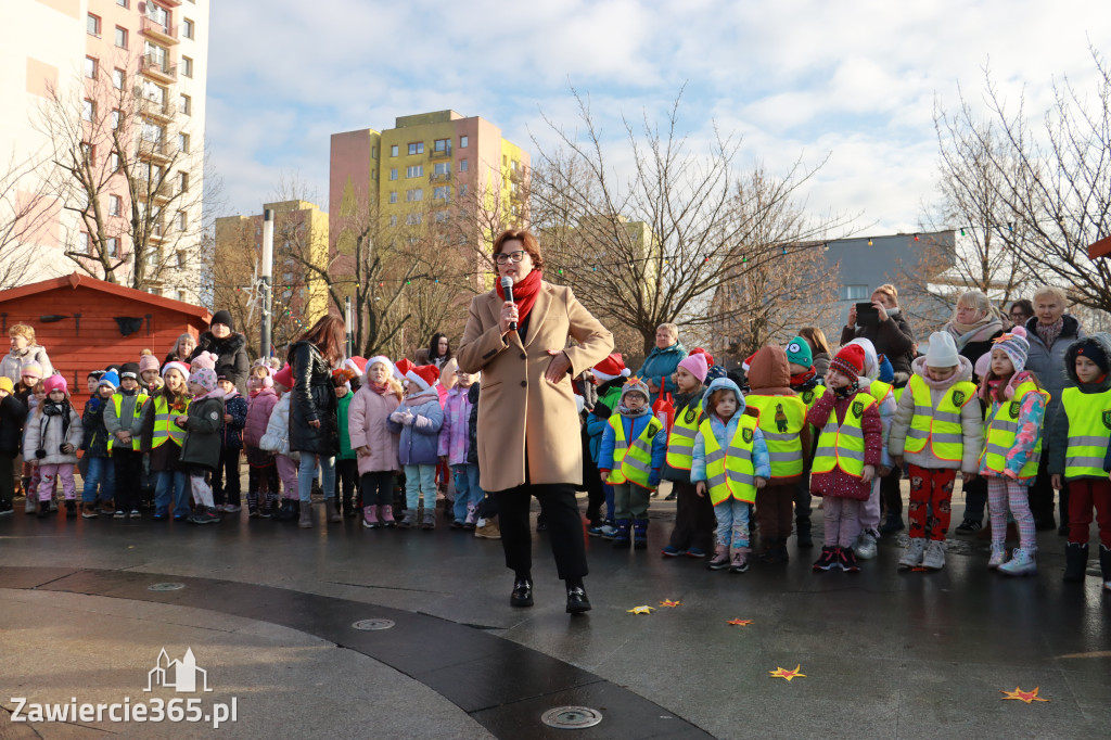Fotorelacja: Wspólne kolędowanie uczniów i przedszkolaków w Zawierciu