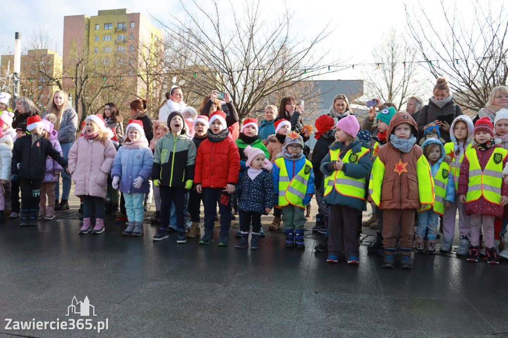 Fotorelacja: Wspólne kolędowanie uczniów i przedszkolaków w Zawierciu