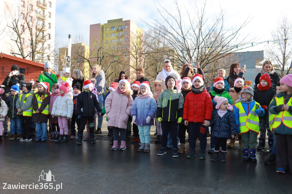 Fotorelacja: Wspólne kolędowanie uczniów i przedszkolaków w Zawierciu