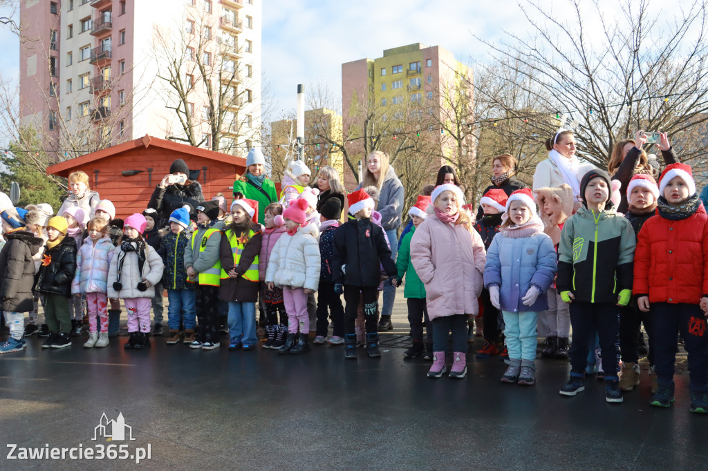Fotorelacja: Wspólne kolędowanie uczniów i przedszkolaków w Zawierciu