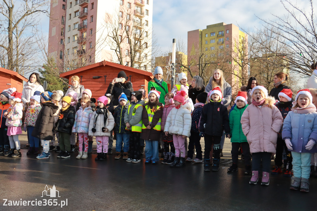 Fotorelacja: Wspólne kolędowanie uczniów i przedszkolaków w Zawierciu