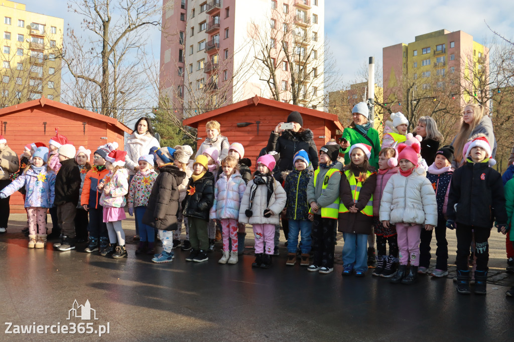 Fotorelacja: Wspólne kolędowanie uczniów i przedszkolaków w Zawierciu
