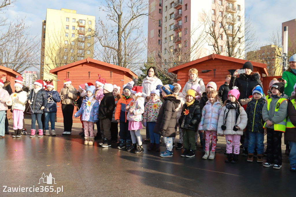 Fotorelacja: Wspólne kolędowanie uczniów i przedszkolaków w Zawierciu