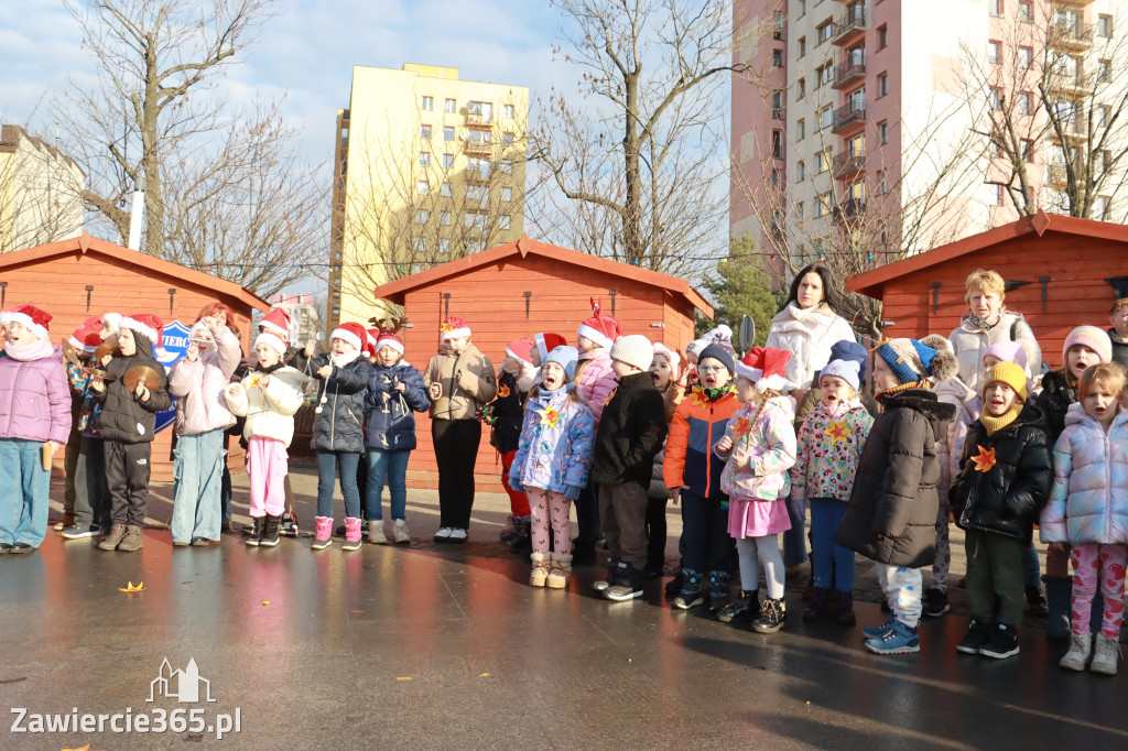 Fotorelacja: Wspólne kolędowanie uczniów i przedszkolaków w Zawierciu