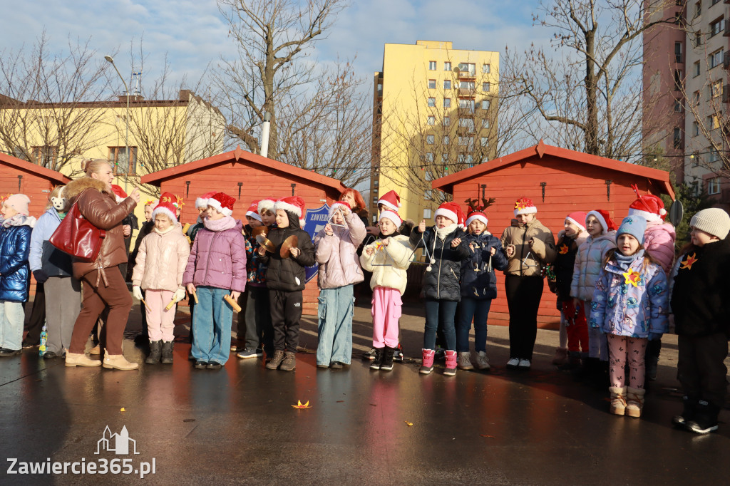 Fotorelacja: Wspólne kolędowanie uczniów i przedszkolaków w Zawierciu