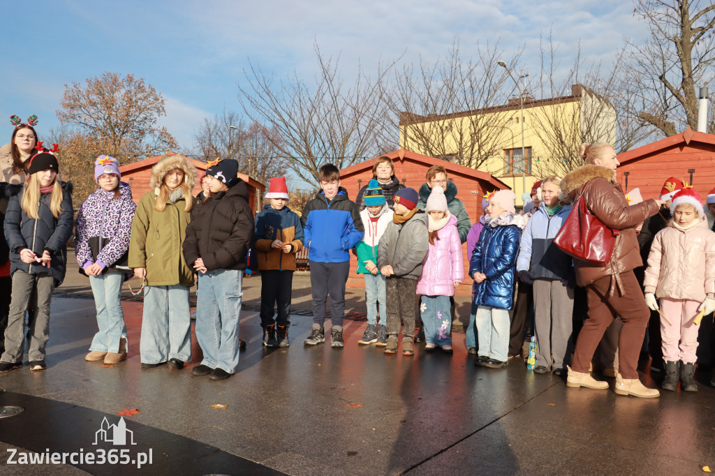 Fotorelacja: Wspólne kolędowanie uczniów i przedszkolaków w Zawierciu