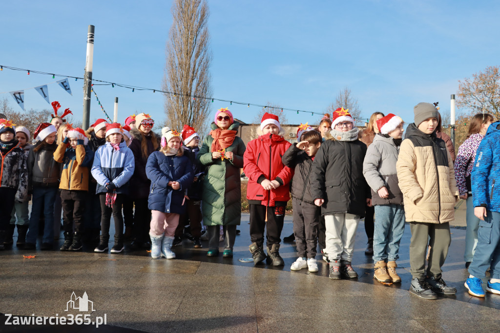 Fotorelacja: Wspólne kolędowanie uczniów i przedszkolaków w Zawierciu