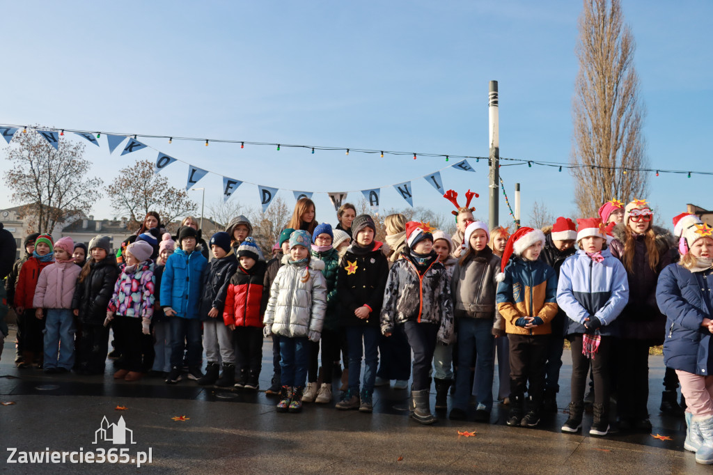 Fotorelacja: Wspólne kolędowanie uczniów i przedszkolaków w Zawierciu
